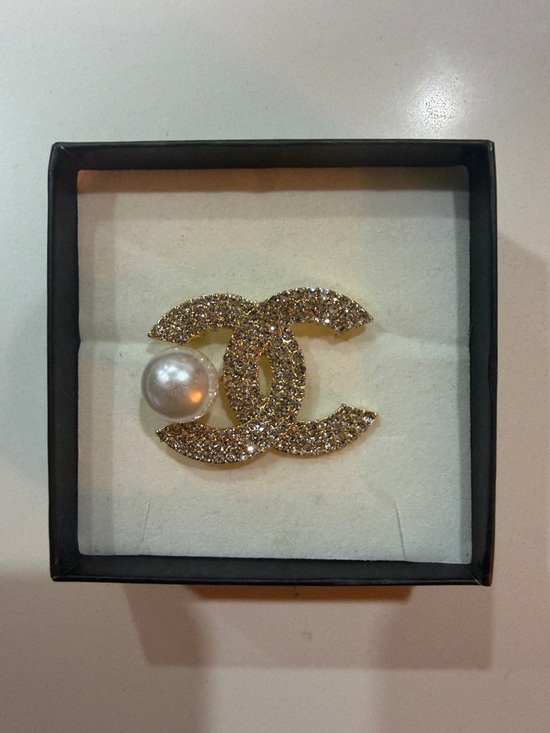 Jewelry - Gold Crystal Brooch with Pearl Accent